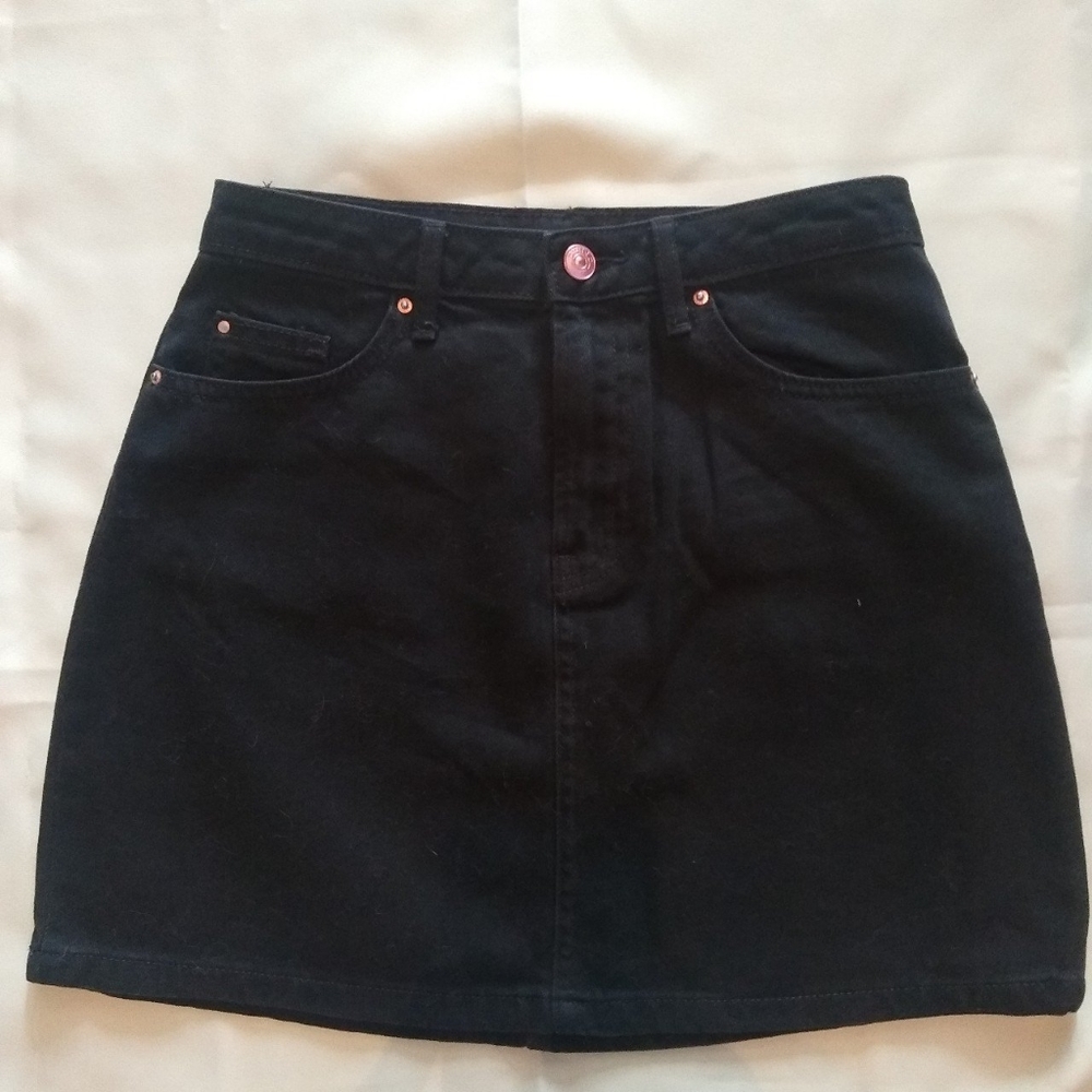H&M black skirt